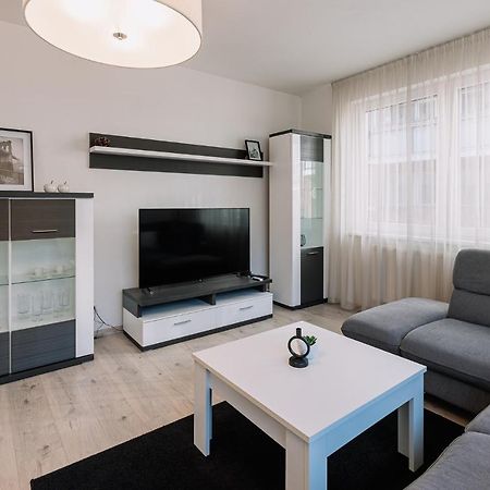 Skau 1 Old Town Family & Business Apartment Free Parking 브라티슬라바 외부 사진