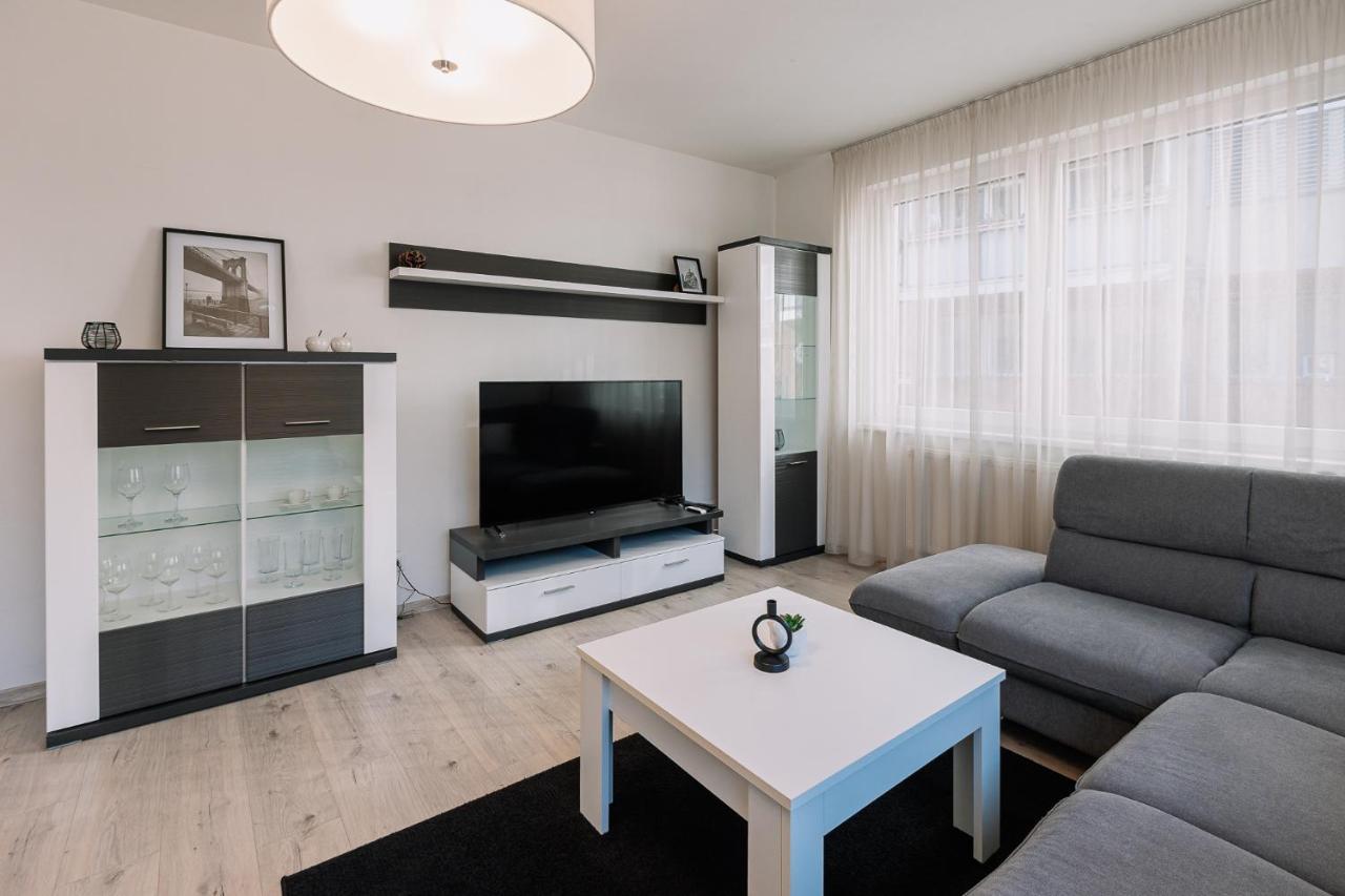 Skau 1 Old Town Family & Business Apartment Free Parking 브라티슬라바 외부 사진