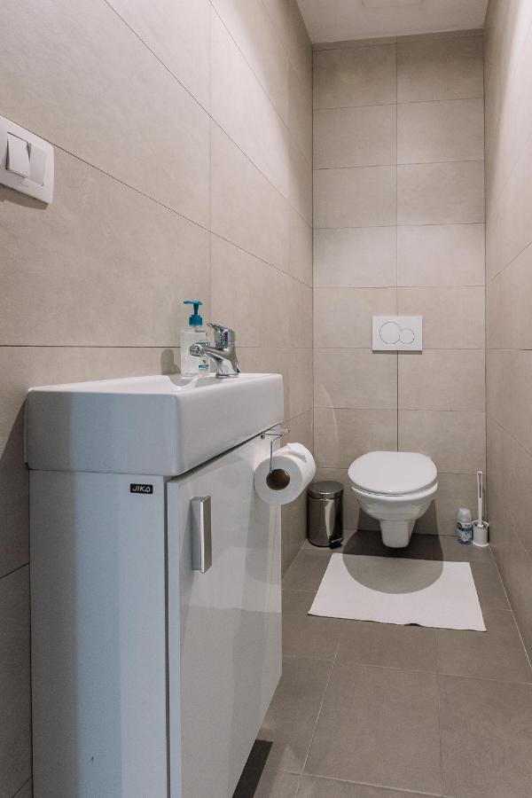 Skau 1 Old Town Family & Business Apartment Free Parking 브라티슬라바 외부 사진