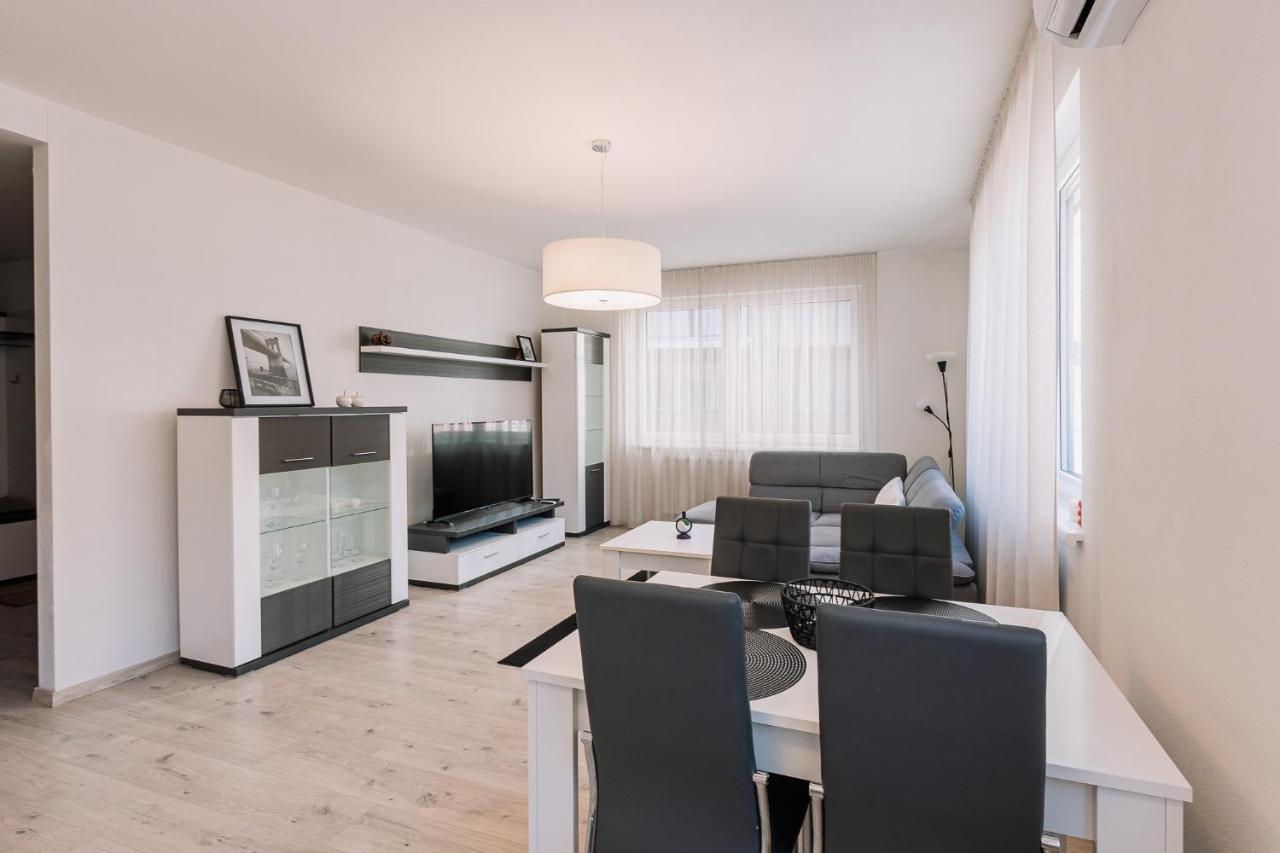 Skau 1 Old Town Family & Business Apartment Free Parking 브라티슬라바 외부 사진