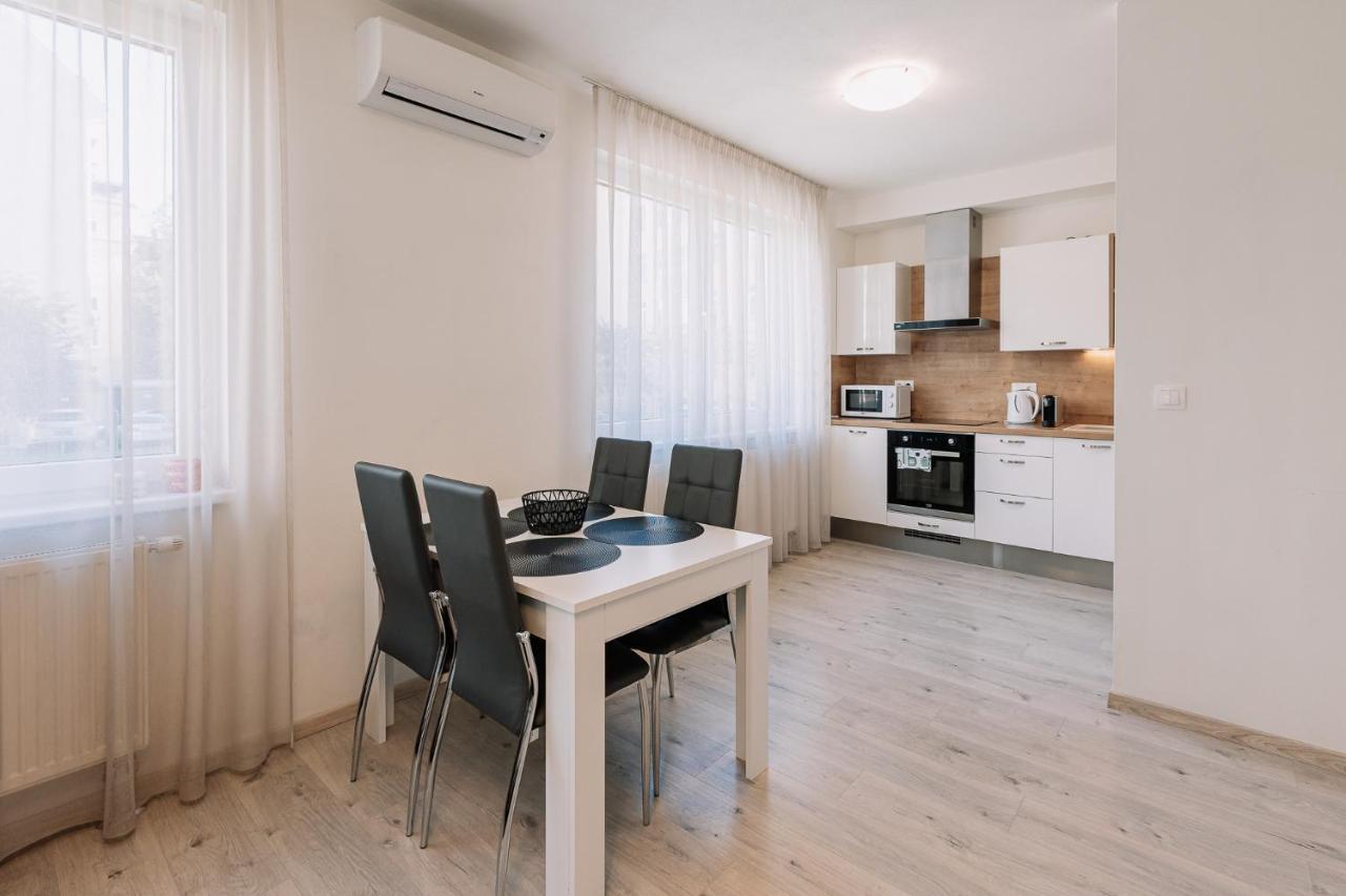 Skau 1 Old Town Family & Business Apartment Free Parking 브라티슬라바 외부 사진