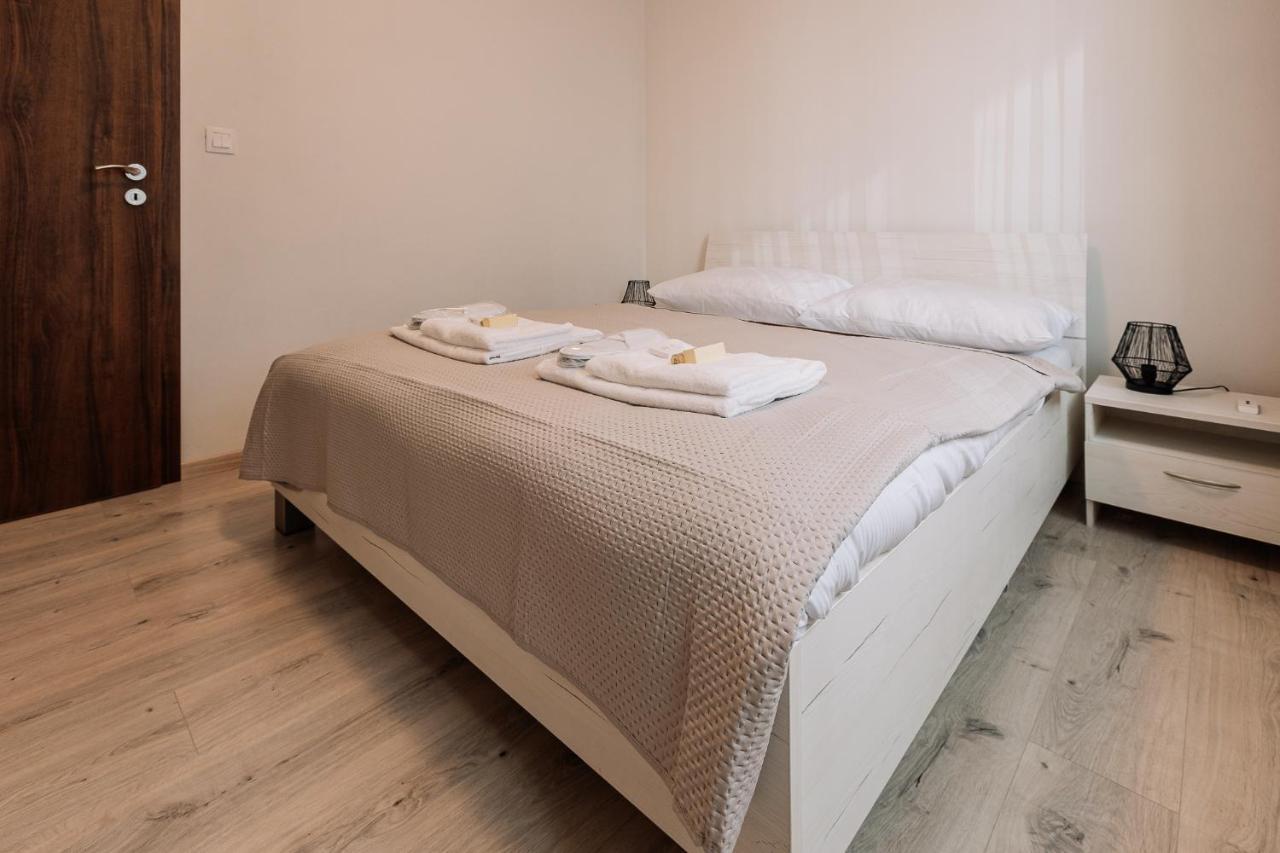 Skau 1 Old Town Family & Business Apartment Free Parking 브라티슬라바 외부 사진