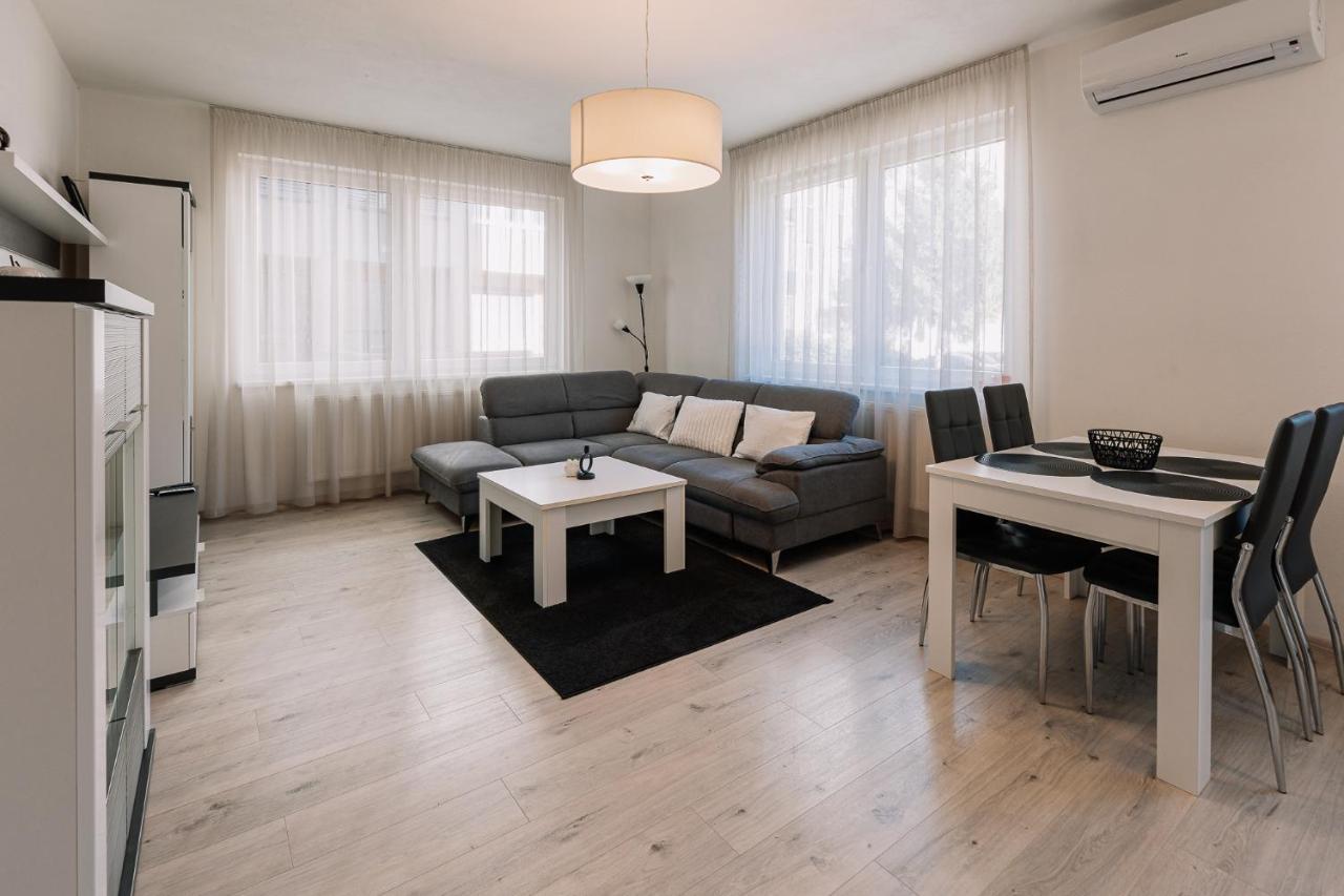 Skau 1 Old Town Family & Business Apartment Free Parking 브라티슬라바 외부 사진